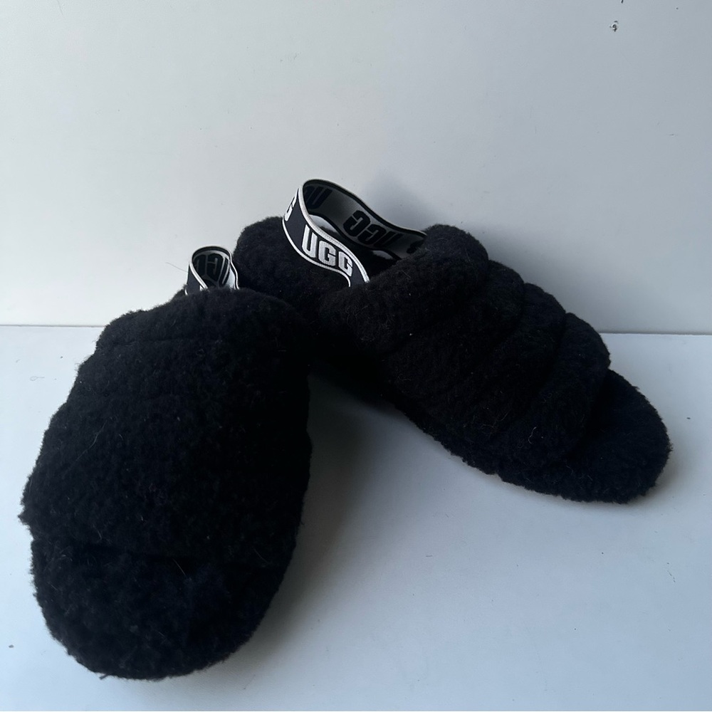 UGG Women’s Super Fluff Black Platform Slides Sandals Size 8 1095119 Gently Used